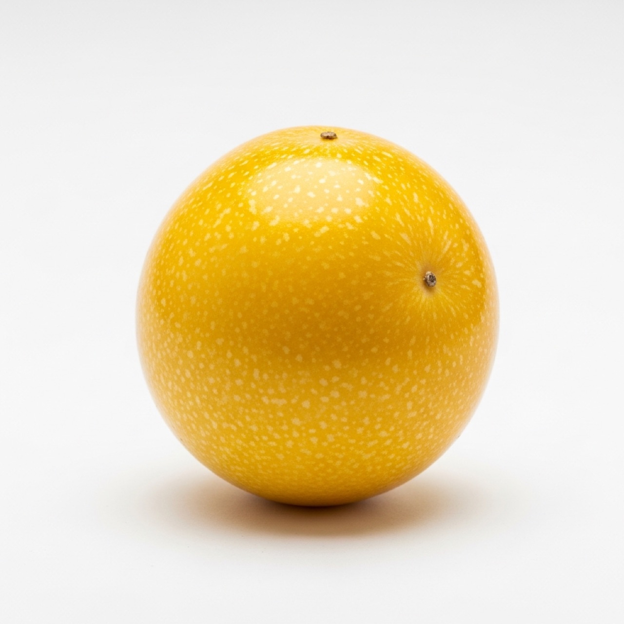 Yellow (P. edulis f. flavicarpa) — bigger fruit, 4× the yield, but self-incompatible.